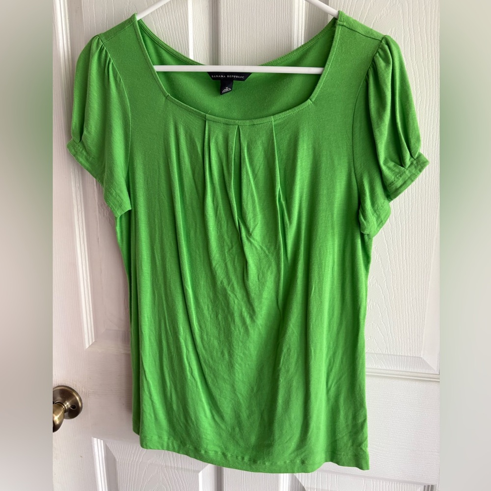 Banana Republic Green Pleated Blouse Short Sleeve